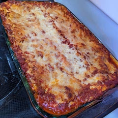 A classic lasagna recipe... Easy and good, even the bf complimented. I made it with impossible ground beef and it worked just fine