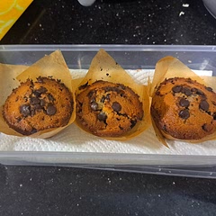 Tastes great, not too sweet or dry
Crispy outside and a soft inside but it was crazy oily lol not just the bottoms the whole muffin inside and out was oily, other than that tastes pretty good. Gonna make again with like maybe half the butter
