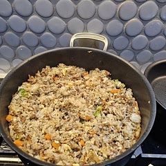 I have swapped peas for broccoli 🥦 and added leak after garlic and ginger. 
