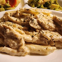 We used penne pasta. It was very good. We will make this again. 
