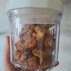 ils sont très bon, la recette n'a pas besoin de modifications non plus. j'ai utilisé du pain de la veille qui était un peu dur mais pas croquant non plus et le rendu était très très bon quand même :)