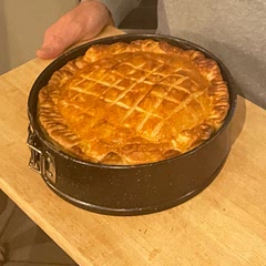 Added 2 extra tablespoons of flour, to thicken up the sauce.
Also added some peas! Really nice. Got the seal of approval. Not a quick recipe, but worth the effort