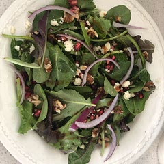 Really creative way to use pom seeds. Love this. No need for alfalfa! Great. Onions def a must! Gives it a bite!!