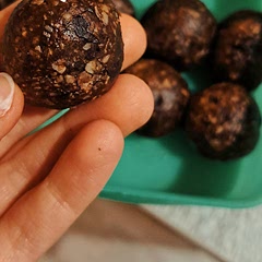 Unreal, I chopped up 85% dark chocolate into small chips and used honey to sweeten it instead of maple Syrup and didn't expect it to taste like a literal chocolate Brownie. So delicious and came in so handy for meal prep!
