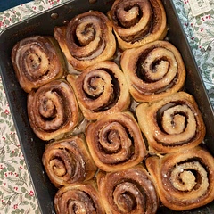 Recette top, rolls incroyables. Le pain est tellement moelleux et entre le caramel dessous et le glaçage dessus, je ne savais plus à quel saint me vouer.