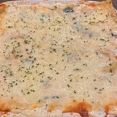 The sauce was watery even after adding extra cheese so I would not use a full 4 cups of cream, I added some good spices and seasoning and this was great, love it and will make again!