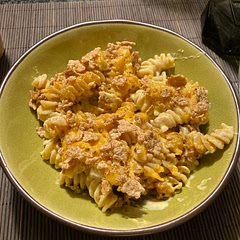 Pour un côté encore plus crémeux et encore plus de fromage j’ai rajouté du cheddar dans la sauce (à fondre dans la casserole) en plus de celui à la fin de la recette. 