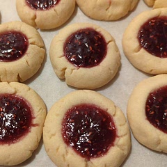 Super yummy! Mine cracked a lot but I forgot to weigh my flour instead of using measuring cups so that might be why. Very scrumptious!