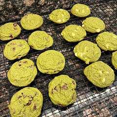 Made a half recipe, then split it again to try some with white chocolate and the rest with semisweet chocolate chips. Both tasted good but I personally prefer the white chocolate. Using a 2 tablespoon scoop made 16 total.