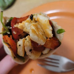 Habe anstatt Aubergine Tomate benutzt. War echt lecker! 
Aber etwas salzig wegen dem Halloumi....