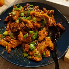 Really good, a bit spicy (I had a bit more meat and added more to the marinade).
Forgot to take a photo before we started eating.