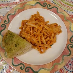 I added garlic bread and I used fettuccine