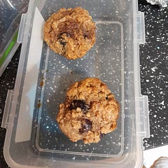 I used brown self raising flour. 
These are really good, I've frozen the rest & now I have a breakfast Blueberry & Banana bun ready 😋. 