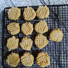 I made these with "Bob's Red Mill" super fine almond flour. The only thing I changed in the recipe was I added a couple of tablespoons of almond flour to firm it up. Super simple and very good. Will definitely make them again!!