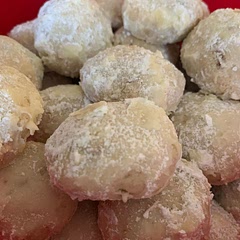 My husband’s absolute favorite Christmas cookie from childhood, his Mom passed away @ 43 years old. I’ve made these every year to hold his precious memories💕