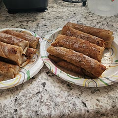 Makes a whole lot of them!
I didn't have caramel, so I just made them with coconut pecan icing instead, haha.
They're still very good.