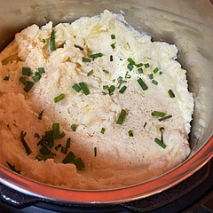 So good! I used pre-minced garlic from a bottle and put in roughly 9tsp of the minced garlic and it came out delicious! Also used whipping cream instead of milk.
