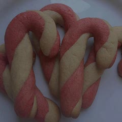 These are the best candy cane cookiee ever!!