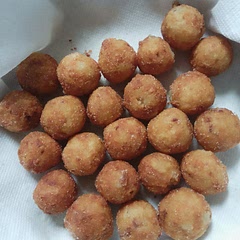 Crispy and delicious! I added bacon bits to the dough, deep fried them and sprinkled them with sugar :)) 10/10!