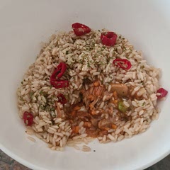 Used brown rice. Turned out rather well, though didn't shape into a box instead covered curry using a ramekin. With the orange sauce, the curry tasted refreshing. Delicious!