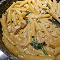 Had to use vegetable broth instead, but it turned out nice anyway! Not a 20 minute cook tho + it's never too much spinach with this kind of pastas