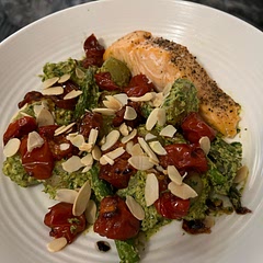 I added some flaked almonds and had with salmon, really good 👍