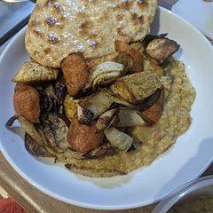 This was so yummy the photo doesn't really do it justice! I roasted carrots and parsnips (cos that's what was in my veg box) and served with homemade flatbread 😋 
