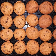 I used butter instead of oil. A 40 ml scoop (1.25 oz.) yielded 36 soft cake-like cookies. I baked them at 375°F for 15 minutes.