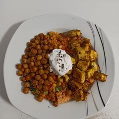 Tofu und Kichererbsen (airfryer) dazu gemacht, statt Joghurt Creme vega