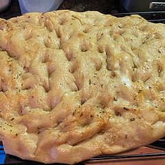 soooo good!! i use fresh rosemary + pink sea salt and incorporate it throughout the dough :)