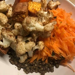 Nice combination of garam masala with the different textures. Made it without red cabbage and used sesame oil and Maille Dijon mustard flavoured with walnut.
Probably well suited for a lunchbox