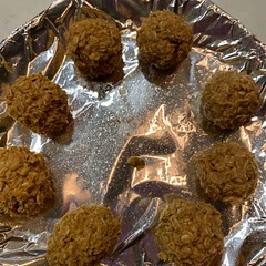 I added the tiniest bit of milk to make it a little easier to mix things together. Along with substituted Maple Syrup for Honey.
May make another version but with Almond Butter.