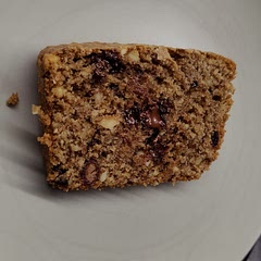 Richtig lecker! Habe das Rezept etwas angepasst. Anstelle von Haselnüssen, habe ich ausschliesslich Mandeln verwendet. 