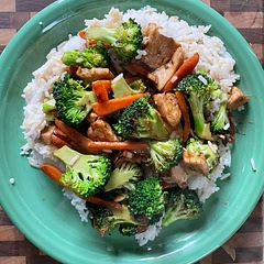 This was pretty good, ate it with basmati rice. Used only broccoli & carrots. The only thing I didn’t like was the sauce…the taste was ok but it needs more something. I like my stir fry more saucy than this was.