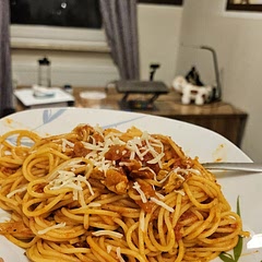I didn't have penne so I diced the chicken up so that I don't have weird looking chunks of chicken on a spaghetti😂 but was delicious AF!