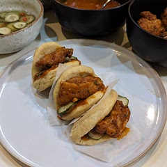 My buns turned yellow/brownish. Not sure why. But still delicious and it was worth all the efforts

I added mayonnaise to the sauce though. I think the original sauce is a bit too strong and overpowering. 