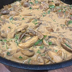 Really tasty mushroom stroganoff. Has a fresh taste with the parsley without being overpowering. Really easy to make and I used wholemeal rice instead of wild rice.
