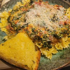Sooo good for a last minute dinner. Had everything on hand, substituted 1/2 the red peppers for sun dried tomatoes, and shaved some parmesan on top at the time of serving 😋 was feeling lazy so skipped the chicken broth and added pasta water instead. Served with garlic bread. Yum!