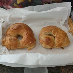 Quedaron muy bonitos!!! No les puse los ojos de chocolate porque se me hacía raro al luego ser para un sándwich salado pero se entiende que son perritos y quedaron relindos, gracias por la idea!!!! ❤️❤️❤️