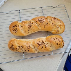 Sprinkled everything bagel over top of it. 
Perfect for are beef dip sandwich.
 Top was crispy and soft and fluffy inside..
Will definitely be making this again. Thank you for sharing.. 