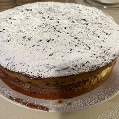 Nice cake with chocolate cream filling and crumb topping. I might change the filling and try something a bit richer next time. A great mid-morning bite with a nice cup of tea!