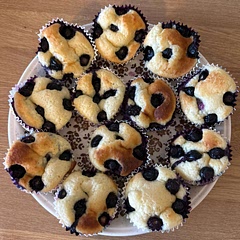 made 12 instead of 6 they were ok but they stuck to the cake cases
