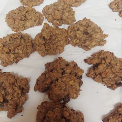 I made some with chocolate chips and some without. Perfect breakfast snack for my picky toddler!