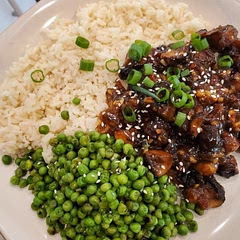 I'll definitely will make this again! Need to double the recipe though, maybe even triple. 
The current quantities makes 3 average size servings. 

I doubled the spice and halved the maple syrup, otherwise followed the recipe. 

I served with peas for some more veg and colour. But anything would go (beans, broccoli, asparagus, etc.)