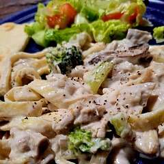 Canned mushrooms? Stop! Use fresh! Followed recipe but added small amount of broccoli and served over country style (fatty) noodles. Celery,  onions and garlic a must.