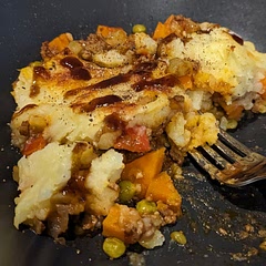 Delicious, I don't know if others used a cheap beef stock, forgot the bay leaves or didn't use enough Worcestershire but I made as per the recipe and it was sensational! I always use the best quality stock for all my recipes and it makes a huge difference. Only addition i did was add two diced tomatoes.  Kids loved it too. Hubby and son had BBQ sauce on top, I had horseradish, daughter didn't have sauce. It was lovely with or without sauce.