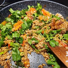 Delicious! I decided to use frozen sweet chilli chicken which I bought from my local Chinese supermarket and added that to the meal. Really tasty and it gave the dish and a nice crispy texture! 😋✨️
