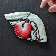 The child who often refuses to eat breakfast soon after waking up happily ate this, a lot of it. Me too.