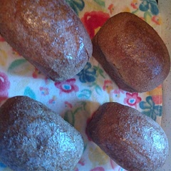 I do 4 little loafs and cut them length wise gives me a regular size slice of bread but I can freeze a couple or give them away