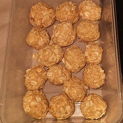 I used crunchy peanuts. Great snack